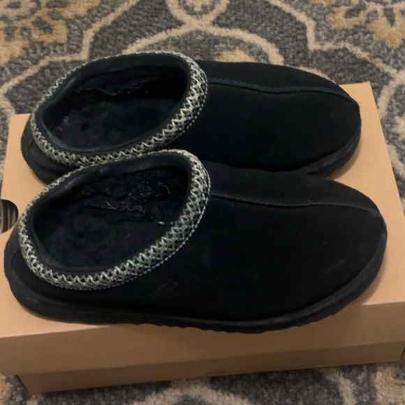 UGG Tasman I| Slipper
Black (Kids) 5
Preowned - Picture 4 of 5